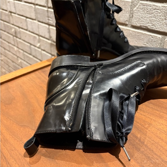 Sleek Black Lace-Up Women's Boots size 39 - Picture 4 of 9
